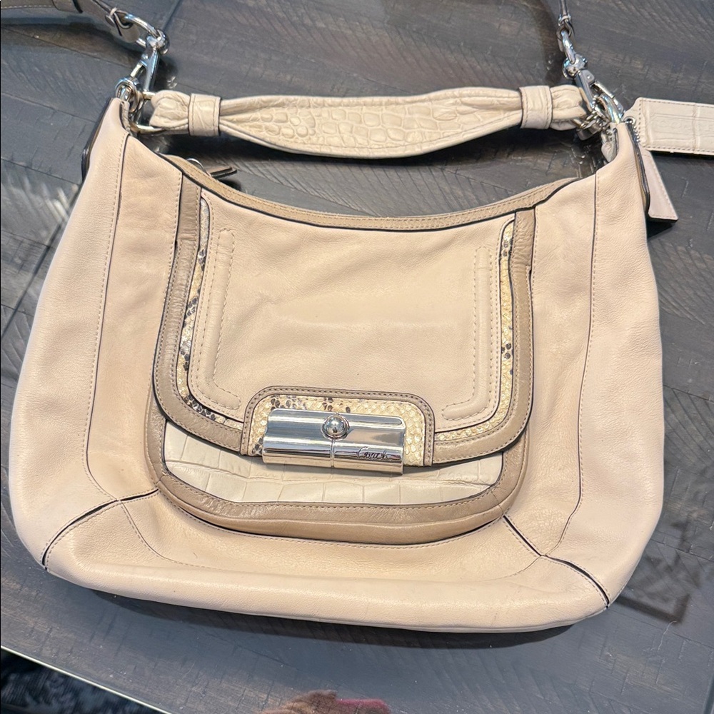 Coach Elegant Cream Shoulder Bag